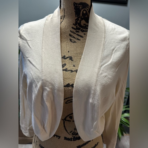 Jessica Howard cream sweater, size large. Lightweight. Good condition. - Picture 4 of 6